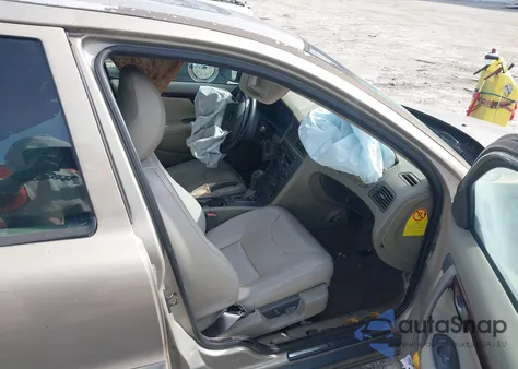 2001 Volvo V70 2.4T z USA, uszkodzony, nr VIN YV1SW58D612033421